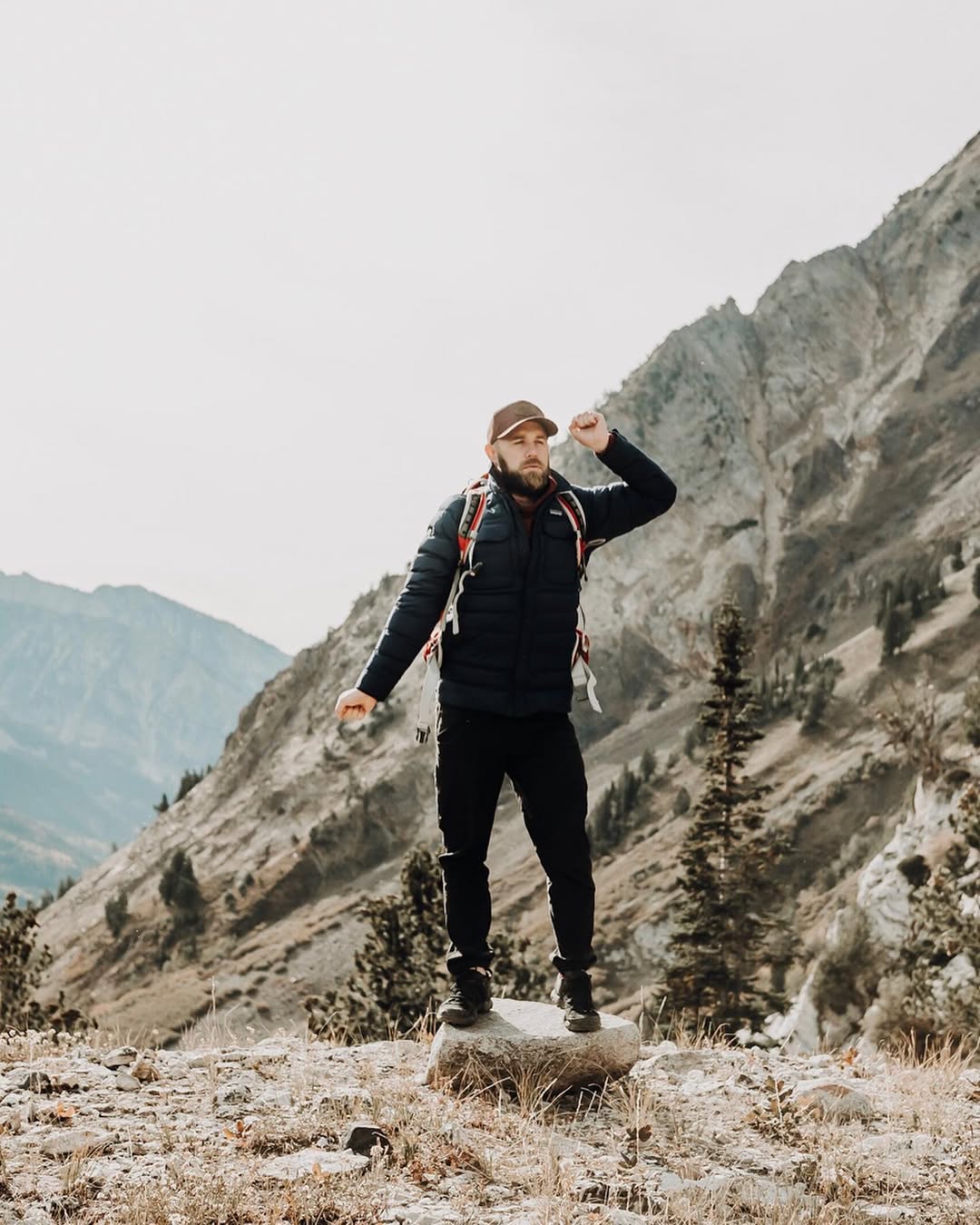 Kent hiking in the mountains - power pose